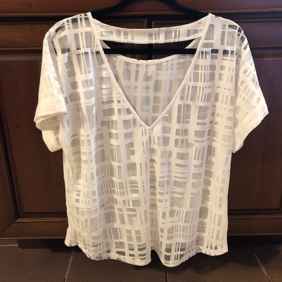 🌺🌼 Forever 21 White Blouse - Picture 2 of 6